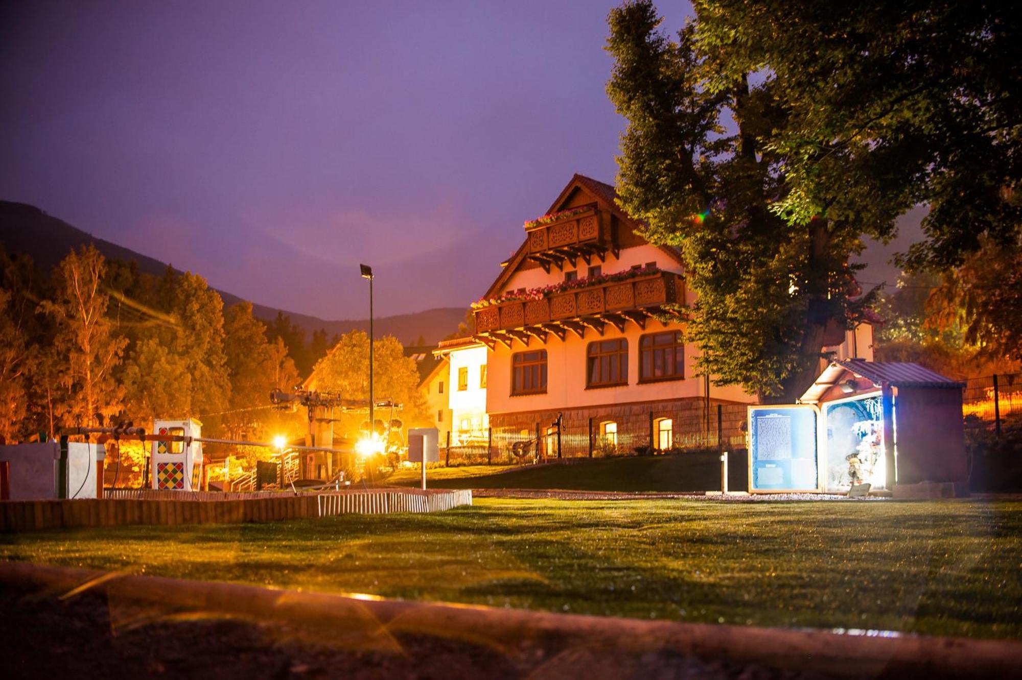 Przystanek Bavaria - Sauny, Parking Oraz Wstep Do Parku Bajek W Cenie! Карпач Экстерьер фото