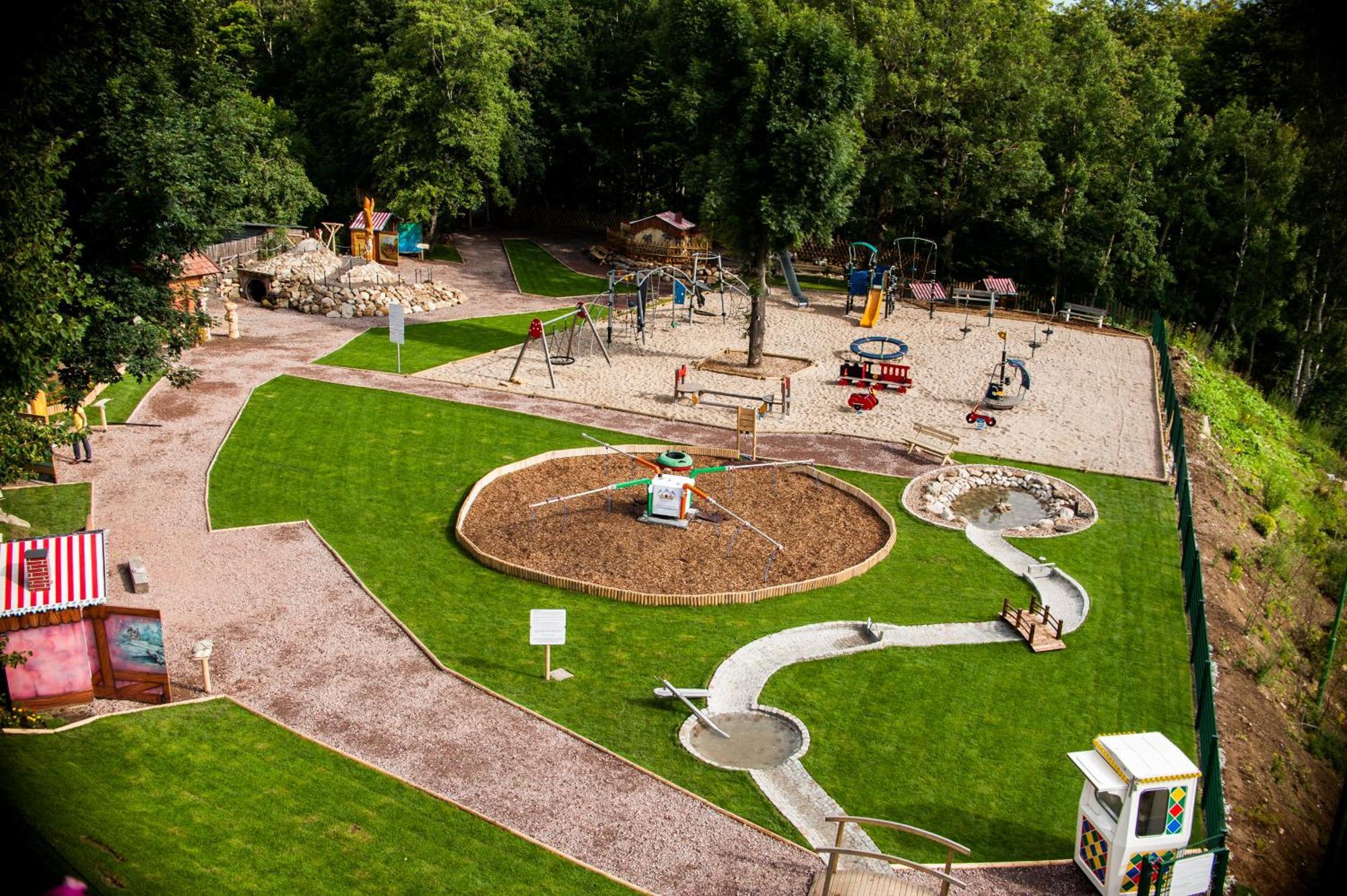 Przystanek Bavaria - Sauny, Parking Oraz Wstep Do Parku Bajek W Cenie! Карпач Экстерьер фото