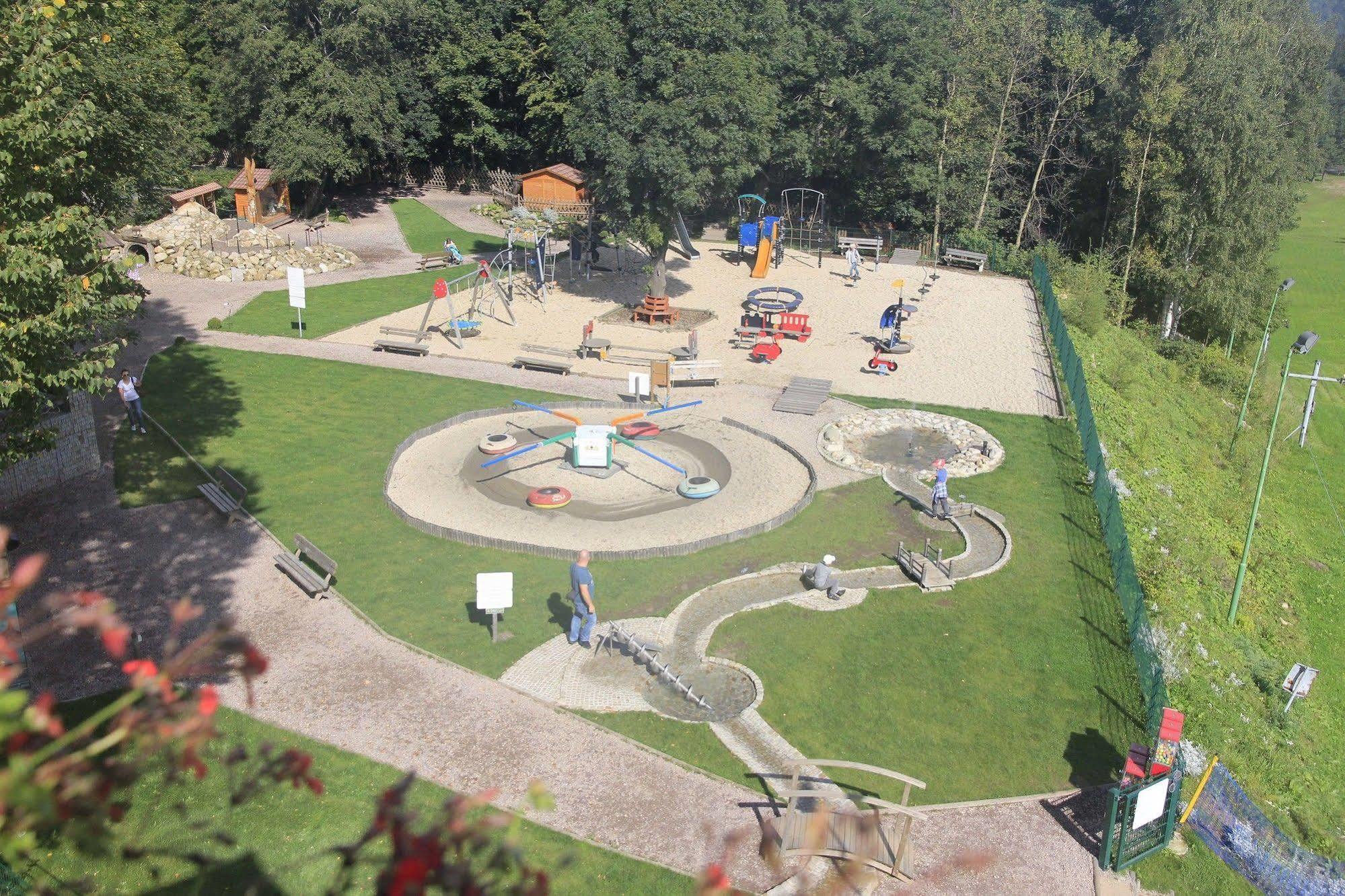 Przystanek Bavaria - Sauny, Parking Oraz Wstep Do Parku Bajek W Cenie! Карпач Экстерьер фото